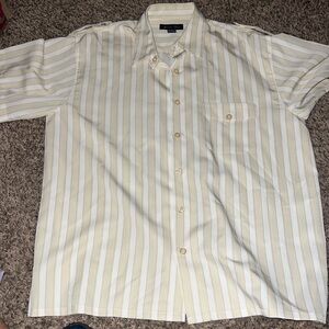 Men’s casual, button-down, short sleeve size extra large